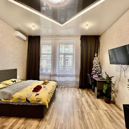 Kulisha 2Bedroom Apartment Near Opera House With Balcony リヴィウ エクステリア 写真