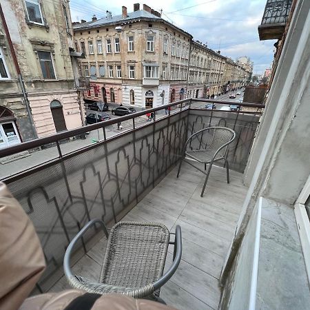 Kulisha 2Bedroom Apartment Near Opera House With Balcony リヴィウ エクステリア 写真