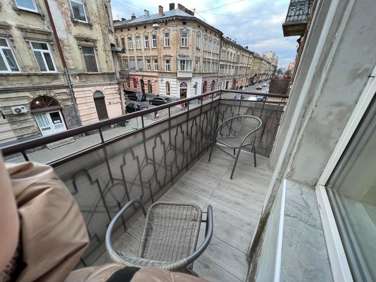 Kulisha 2Bedroom Apartment Near Opera House With Balcony リヴィウ エクステリア 写真